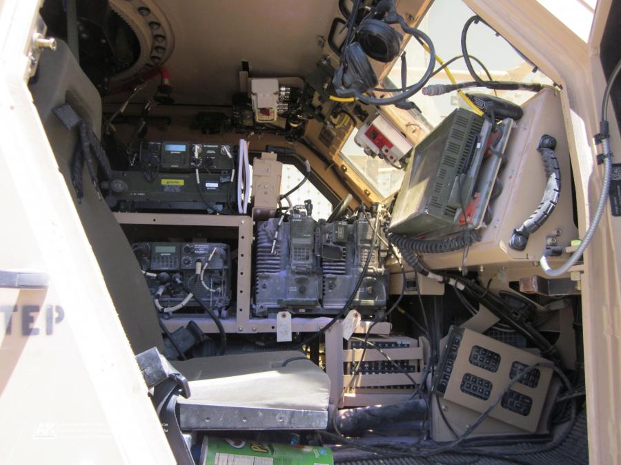 Интерьер Oshkosh M-ATV 2009 года  (фото 351 из 676)